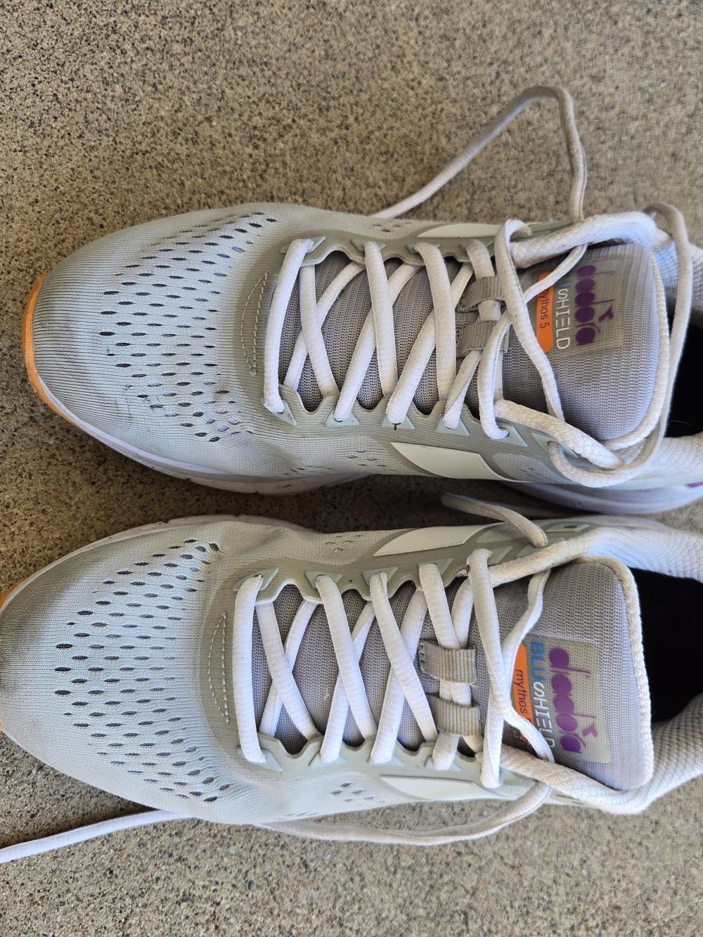 Diadora Light Gray Women's Running Shoes